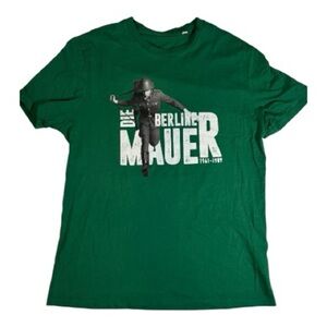 Die Berliner Mauer Graphic T Shirt Men’s Size L 
Check Point Charlie Bloke